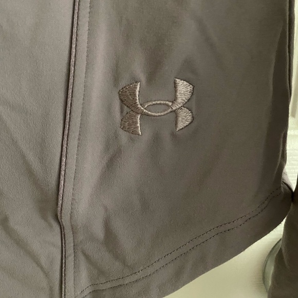 Under-Armour Long-Sleeve - Picture 2 of 3